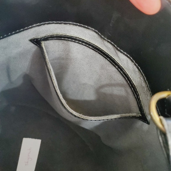 Black Epi Louis Vuitton Purse - Picture 11 of 17